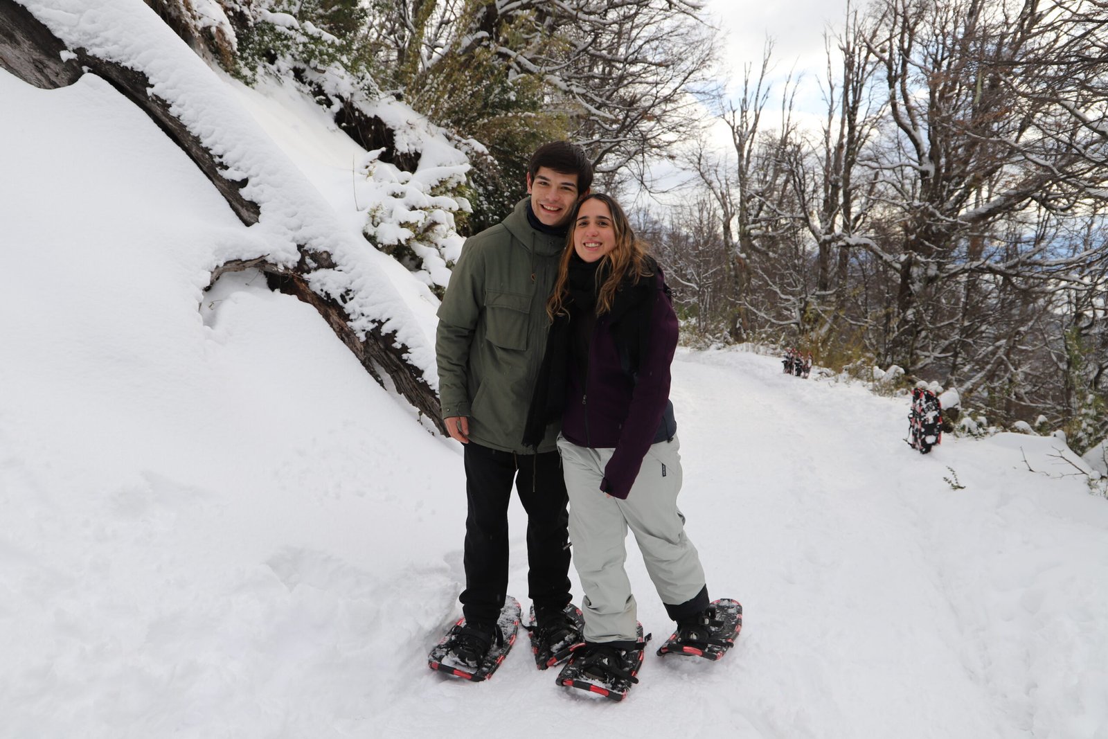 Agustina y Tomás fundadores Terramar Travel Hub Bariloche nieve