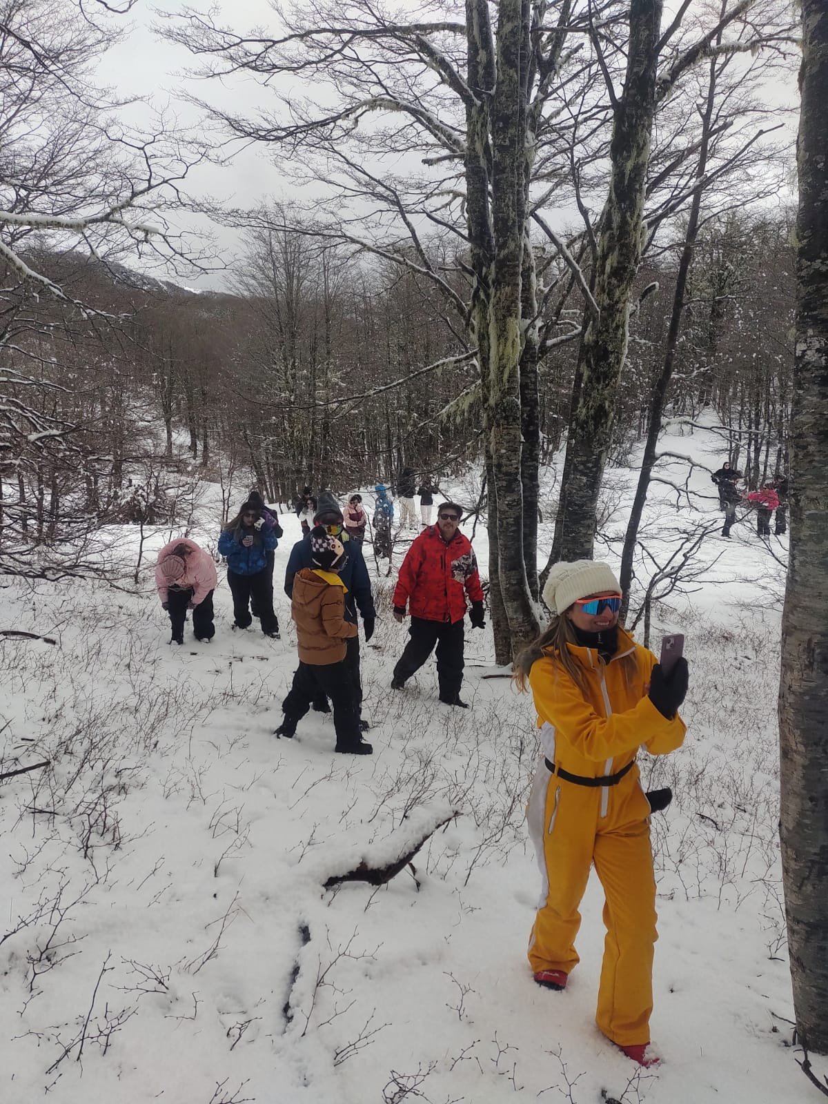 Grupo en el bosque nevado - Paso Cardenal Samoré