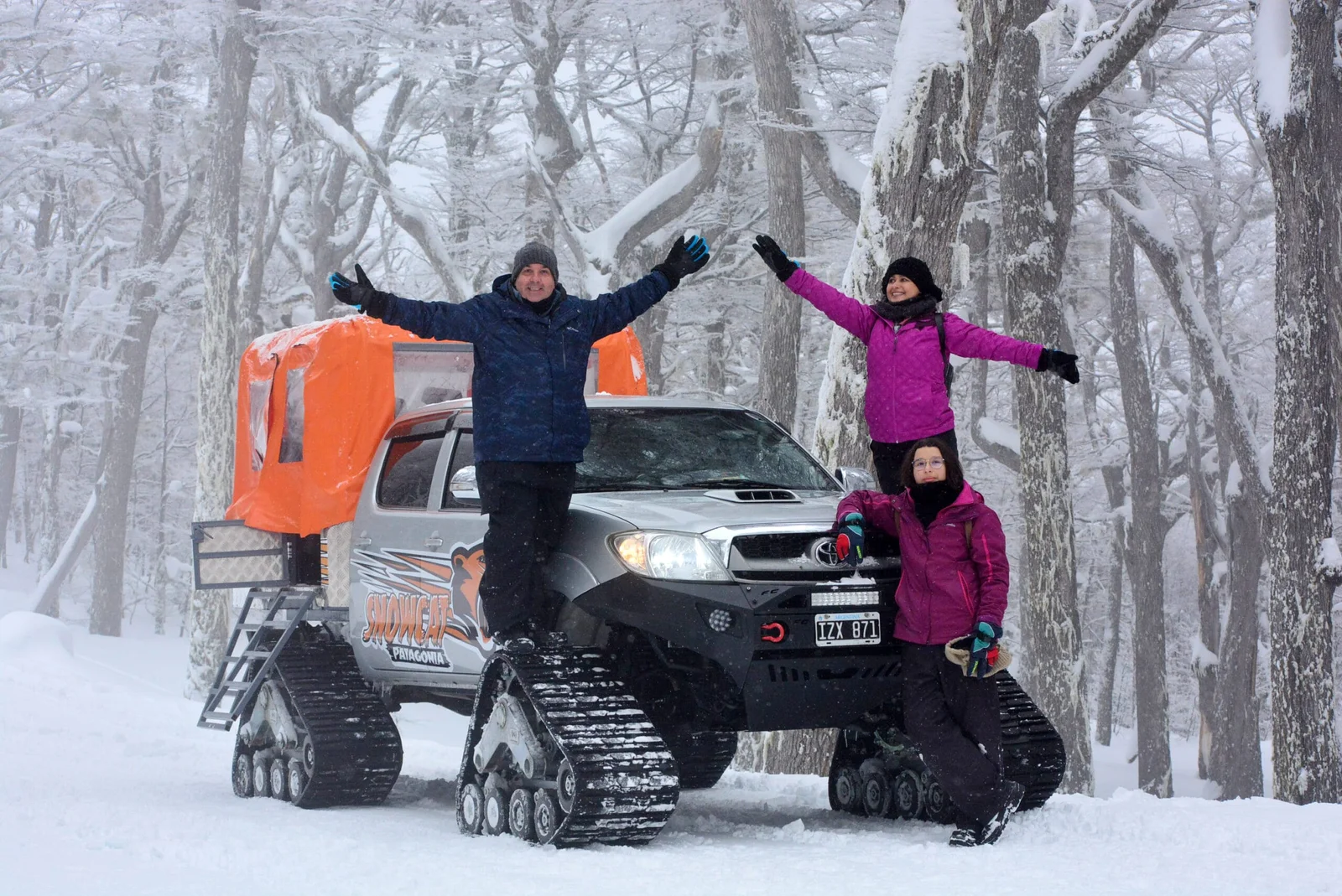 Grupo de pasajeros en Snowcat Bariloche