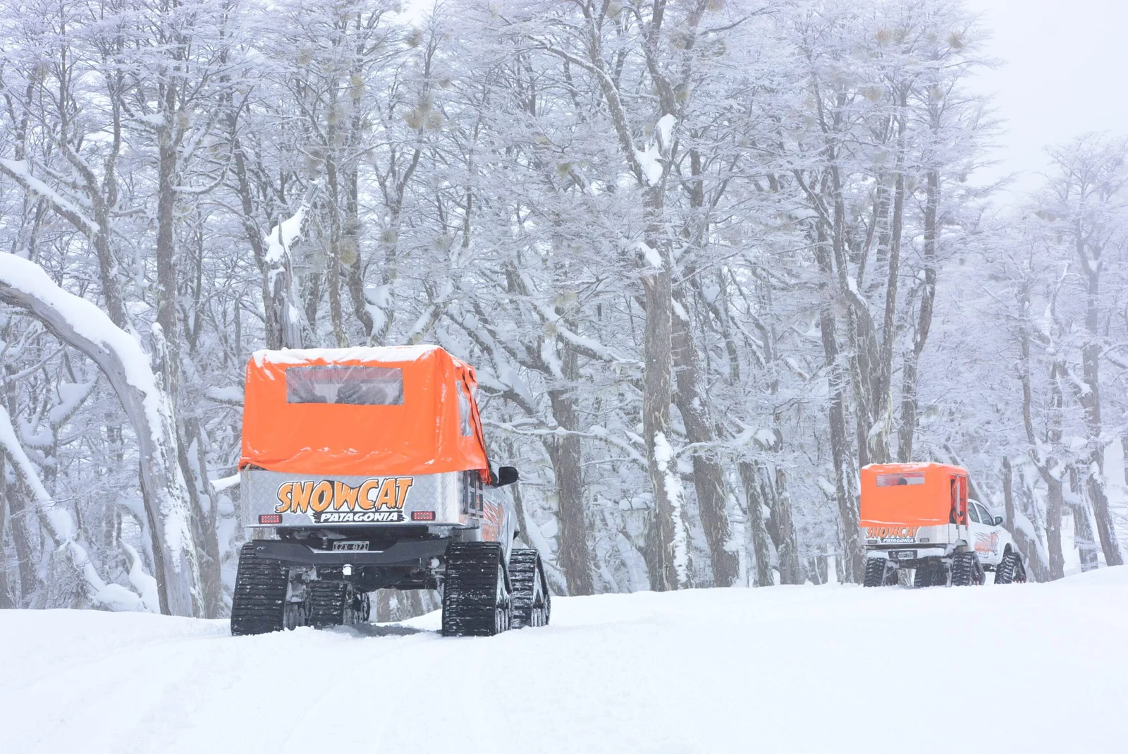 Snowcat en la nieve Cerro Perito Moreno